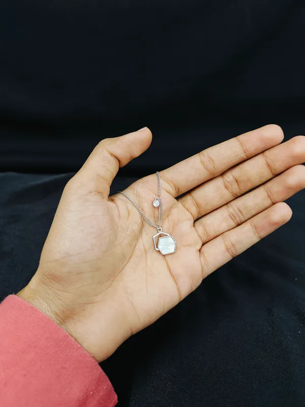 Silver_Minimal_Elegant_Jewellery_For_Female