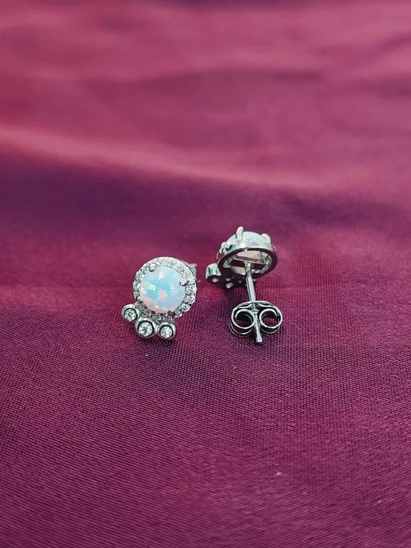 Silver_Minimal_Hoop_Earrings_For_Female