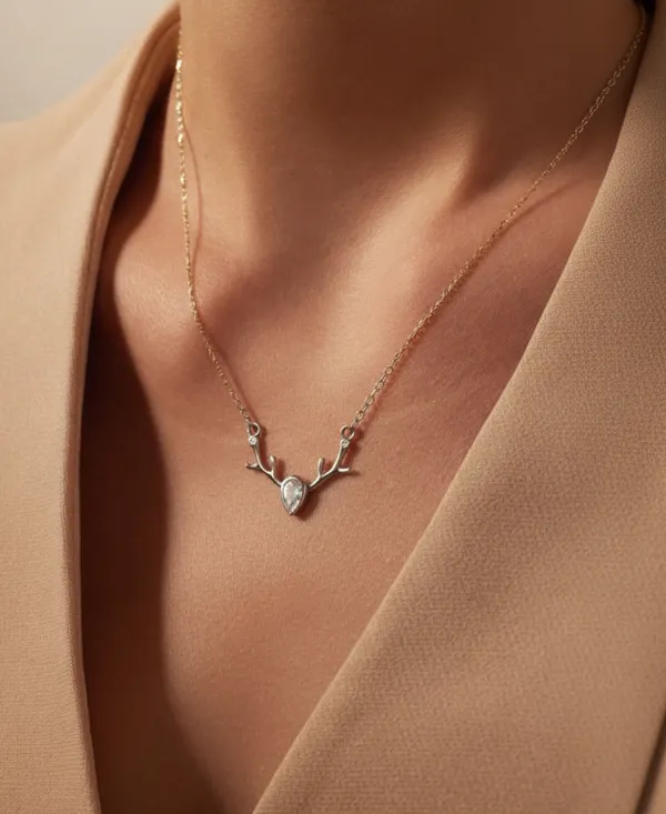 Silver_Minimal_Lightweight_925_Chain_With_Pendant_For_Female