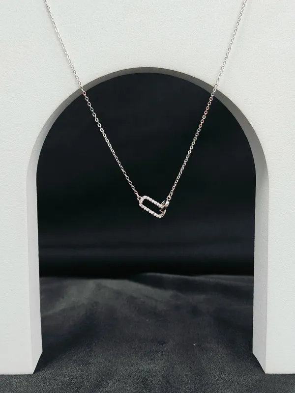 Silver_Minimal_Chain_Pendant_For_Female