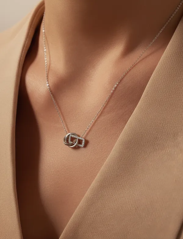 Silver_Minimal_Chain_Pendant_For_Female