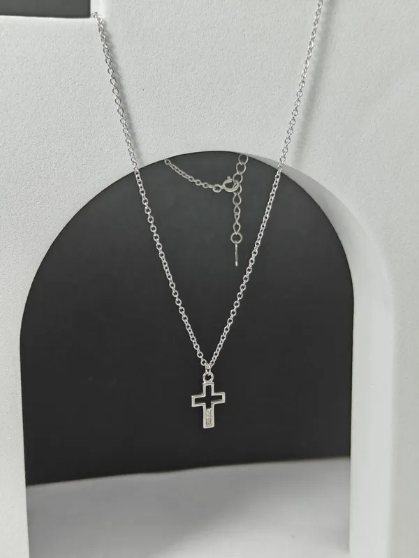 Sterling_Silver_Minimal_Cross_Pendant_For_Female