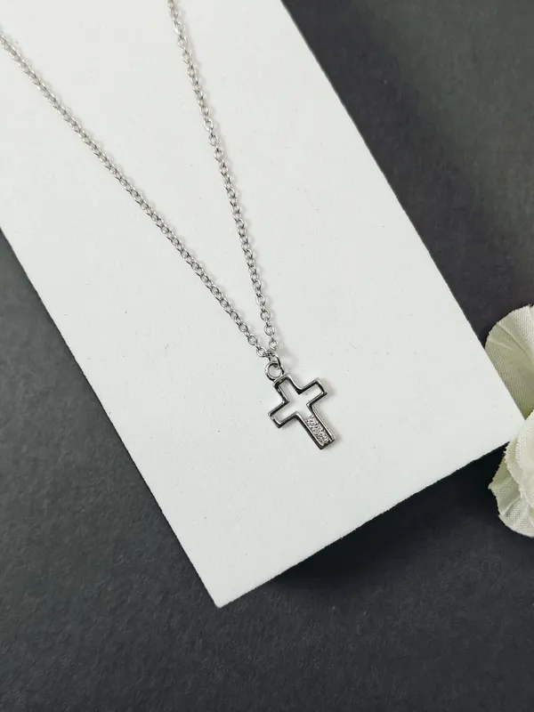 Sterling_Silver_Minimal_Cross_Pendant_For_Female