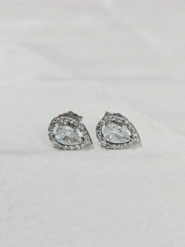 Silver_Minimal_Hoop_Earrings_For_Female
