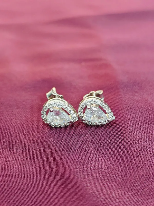 Silver_Minimal_Hoop_Earrings_For_Female