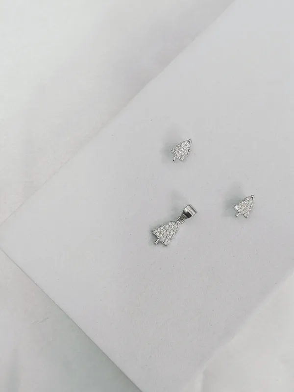 Silver_Minimalist_Stone_Earrings_With_Pendant_For_Female