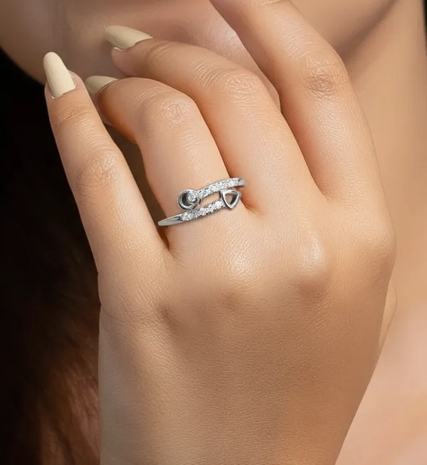 Silver_Radiant_Engagement_Ring_For_Female