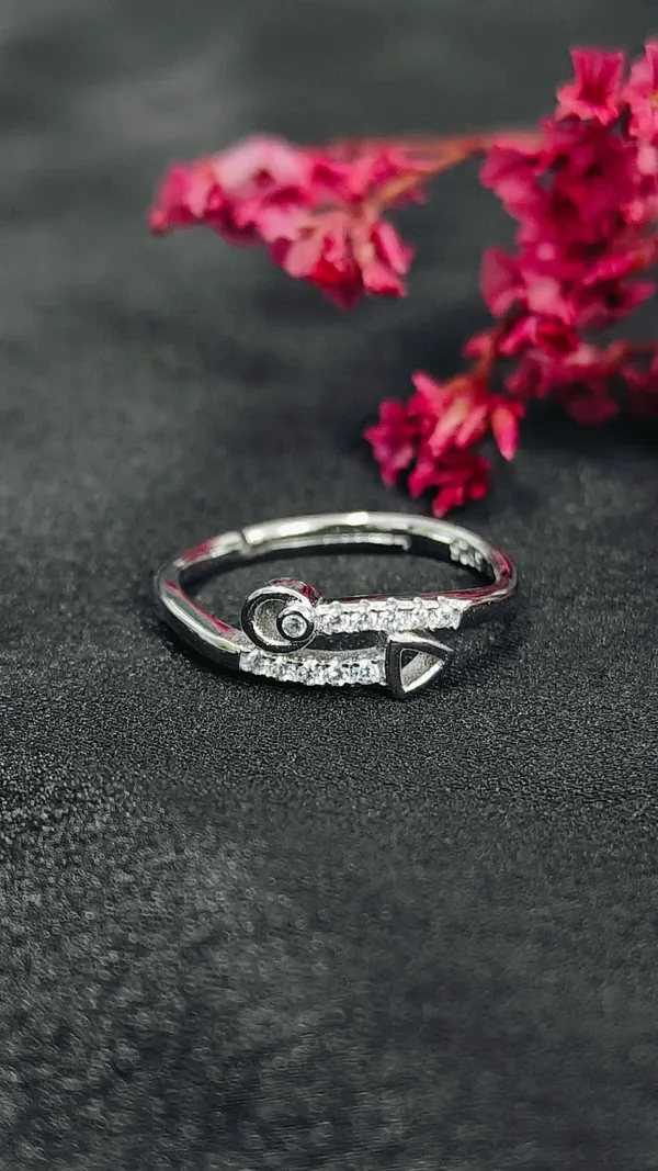 Silver_Radiant_Engagement_Ring_For_Female
