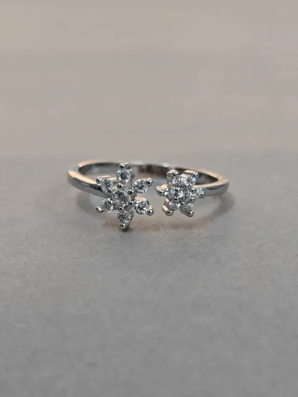 Silver_Round_Stone_Ring_For_Female