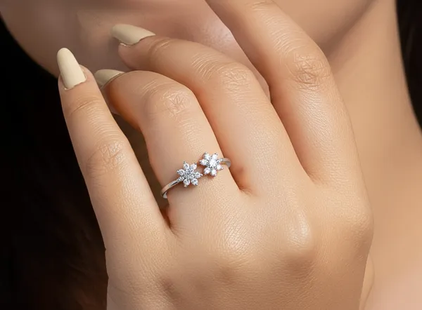 Silver_Round_Stone_Ring_For_Female