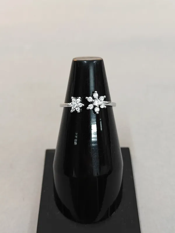 Silver_Round_Stone_Ring_For_Female