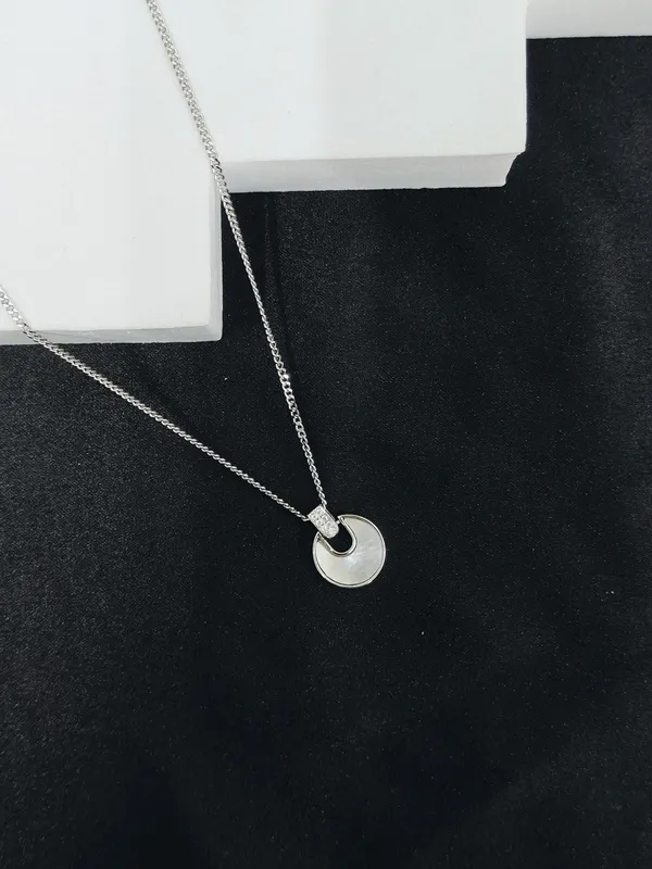 Silver_Finish_Simple_Pendant_Chain_For_Female