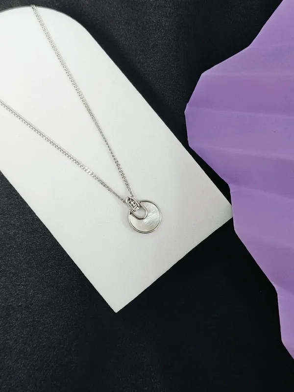 Silver_Finish_Simple_Pendant_Chain_For_Female
