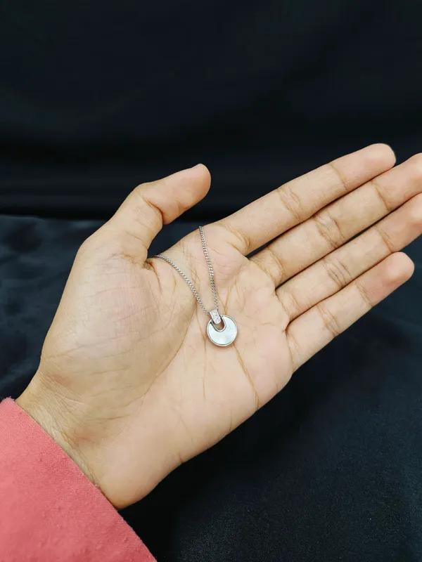 Silver_Finish_Simple_Pendant_Chain_For_Female