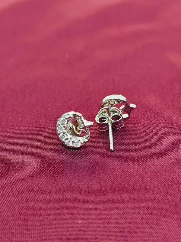 Silver_Floral_Stud_Earrings_For_Female