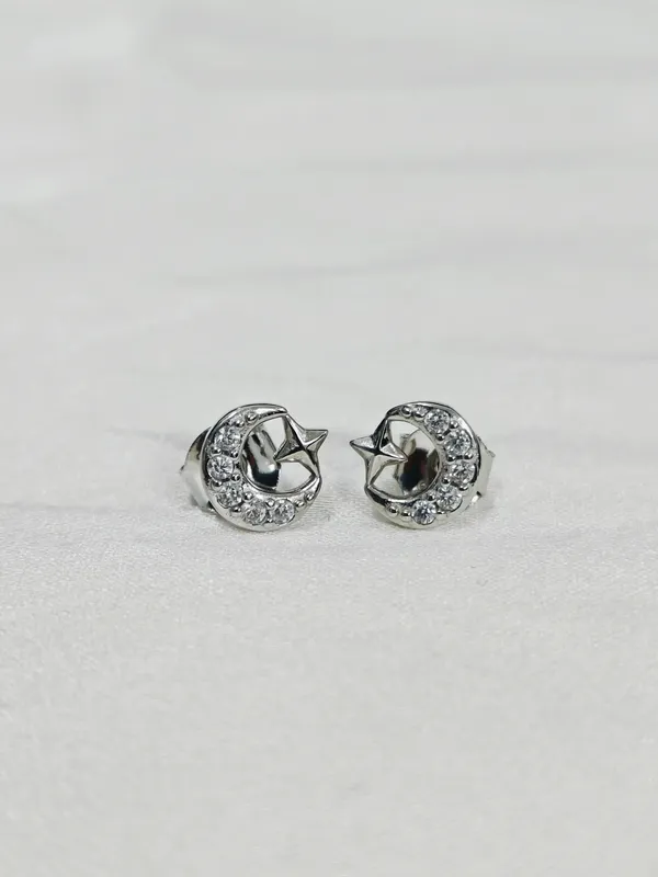 Silver_Floral_Stud_Earrings_For_Female