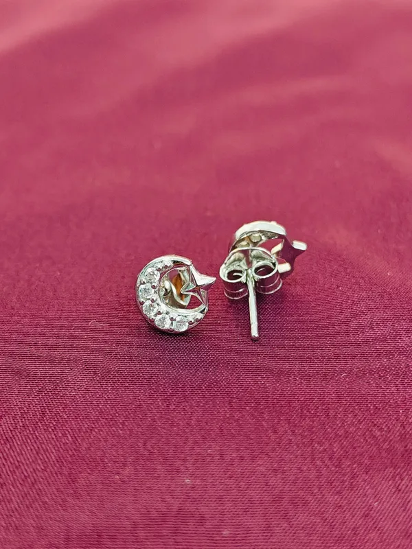 Silver_Floral_Stud_Earrings_For_Female
