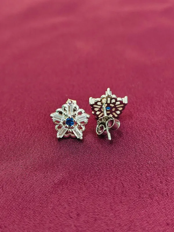 Silver_Earrings_With_Zircon_Stones_For_Female