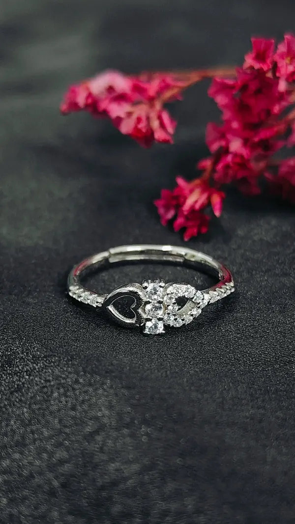 Silver_Sparkling_Curve_Ring_For_Female