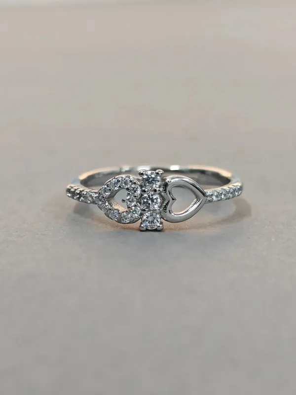 Silver_Sparkling_Curve_Ring_For_Female