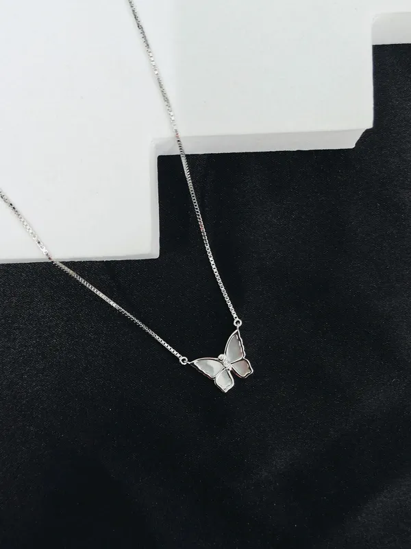 Silver_Trendy_Minimal_Pendant_Chain_For_Female