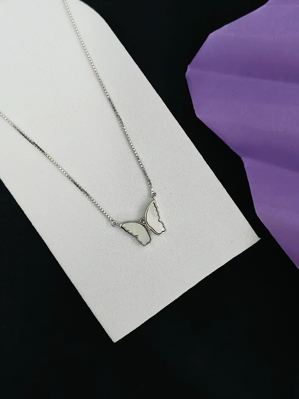 Silver_Trendy_Minimal_Pendant_Chain_For_Female