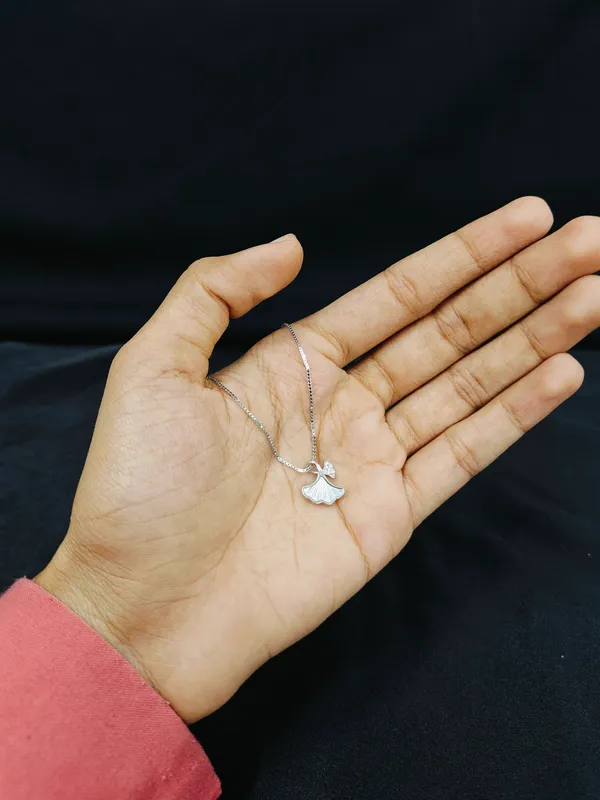 Silver_Modern_Pendant_Chain_For_Female