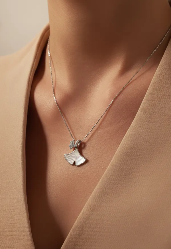 Silver_Modern_Pendant_Chain_For_Female