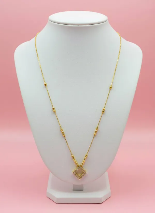 Gold_Plated_Alloy_Diamond_Shape_Pendant_Necklace_For_Women