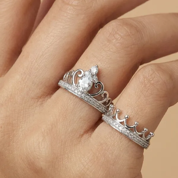 Silver_Plated_Romantic_King_Queen_Couple_Rings_With_Crown_Design_–_Gift_For_Couples