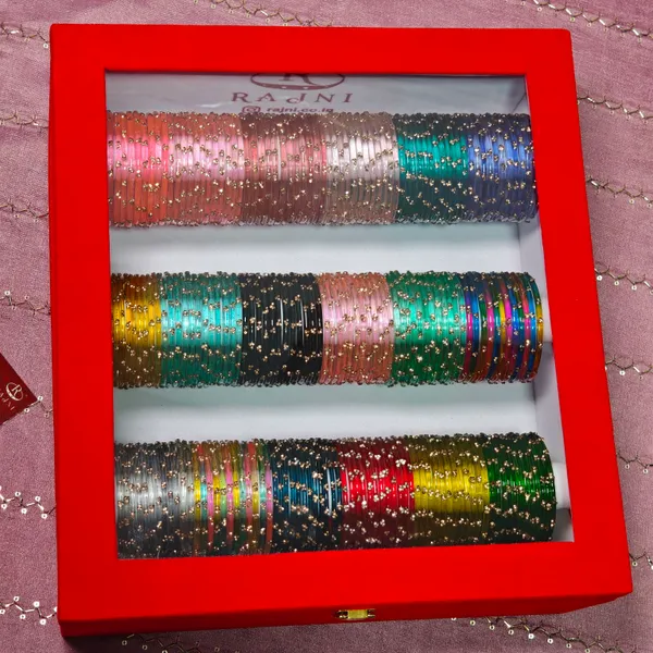 Three_Stone_Glass_Bangle_With_Box