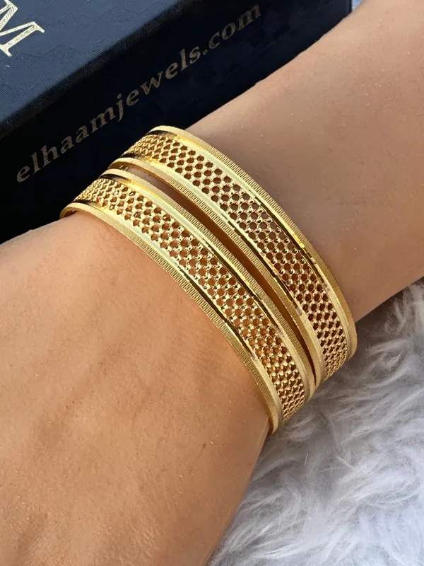 Set_Of_2_Gold_Traditional_Kohinoor_Bangles_For_Women
