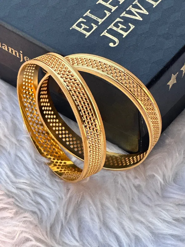 Set_Of_2_Gold_Traditional_Kohinoor_Bangles_For_Women
