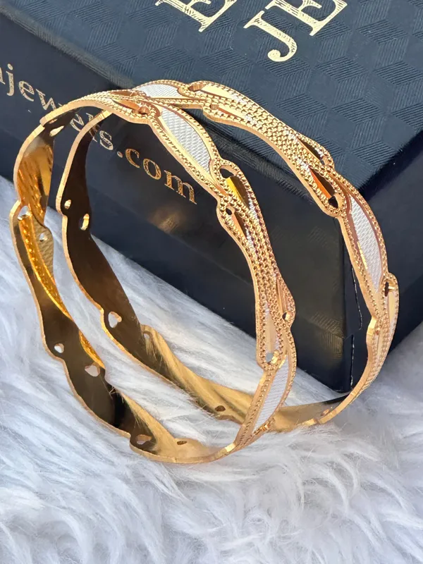 Set_Of_2_Gold_Traditional_Noor_Bangles_For_Women