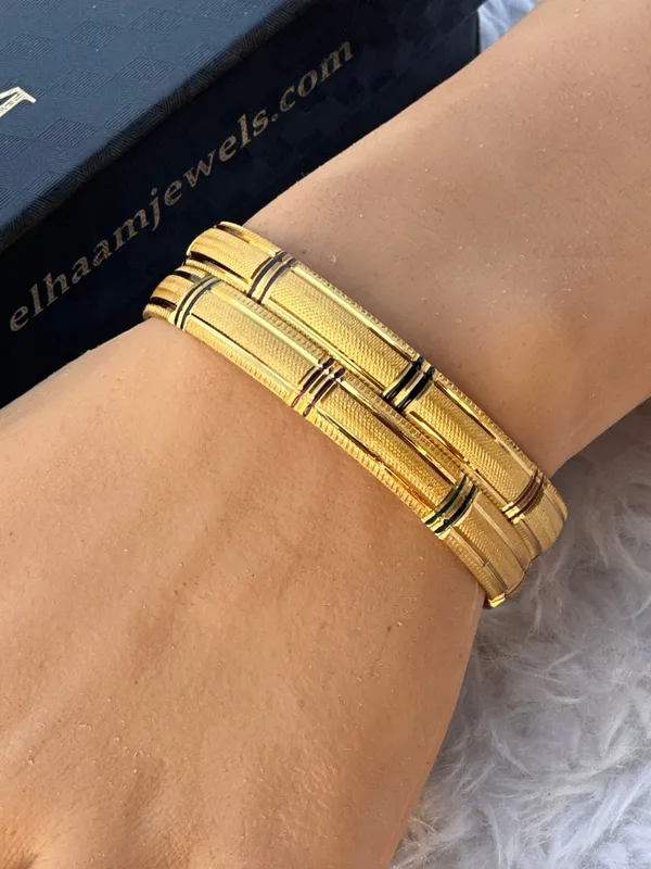 Set_Of_2_Gold_Traditional_Swarna_Bangles_For_Women