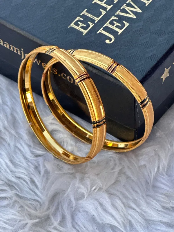 Set_Of_2_Gold_Traditional_Swarna_Bangles_For_Women