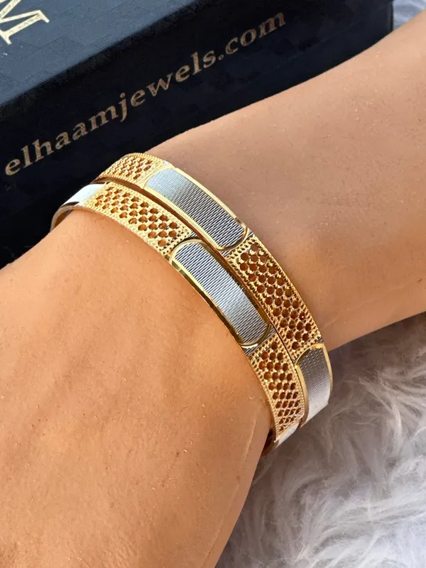Set_Of_2_Gold_Traditional_Taj_Bangles_For_Women