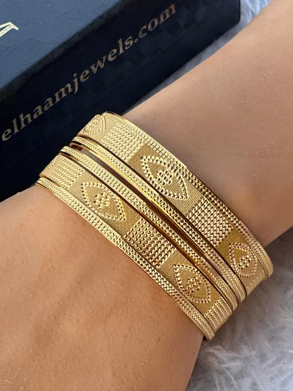Set_Of_6_Gold_Traditional_Zeenat_Bangles_For_Women
