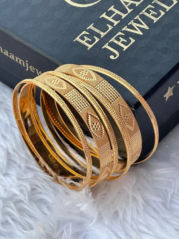 Set_Of_6_Gold_Traditional_Zeenat_Bangles_For_Women