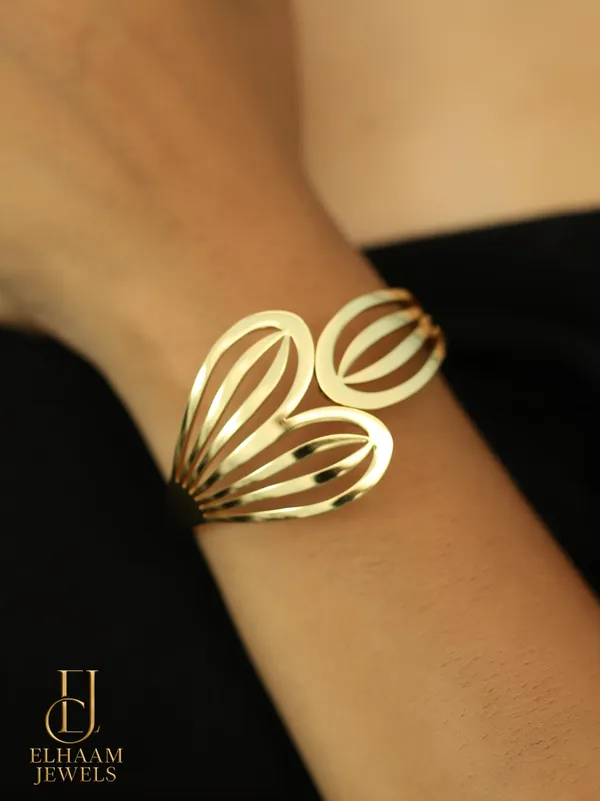 Gold_Traditional_Cutout_Cuff_Bracelet_For_Women