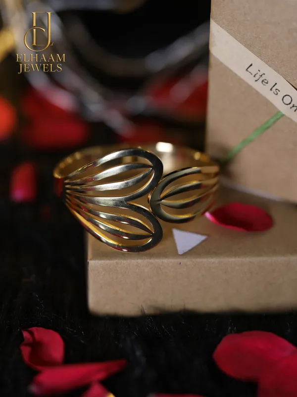 Gold_Traditional_Cutout_Cuff_Bracelet_For_Women