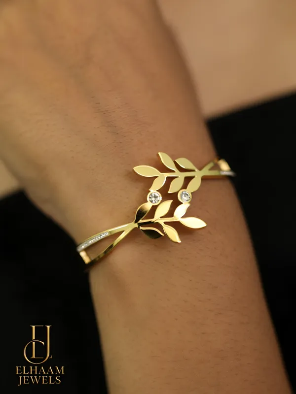 Gold_Traditional_Leaf_Elegance_Bracelet_For_Women