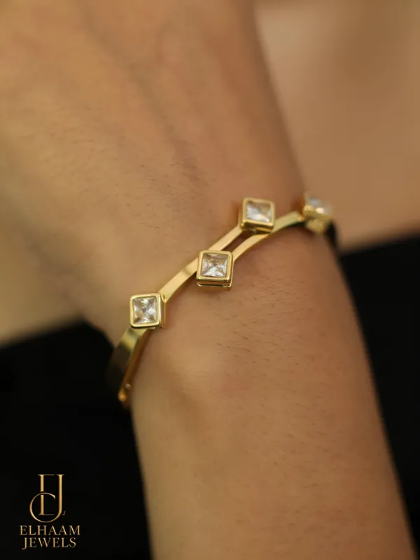 Gold_Traditional_Radiance_Square_Diamond_Stone_Bracelet_For_Women