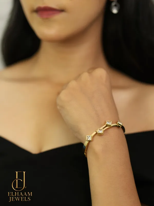 Gold_Traditional_Radiance_Square_Diamond_Stone_Bracelet_For_Women