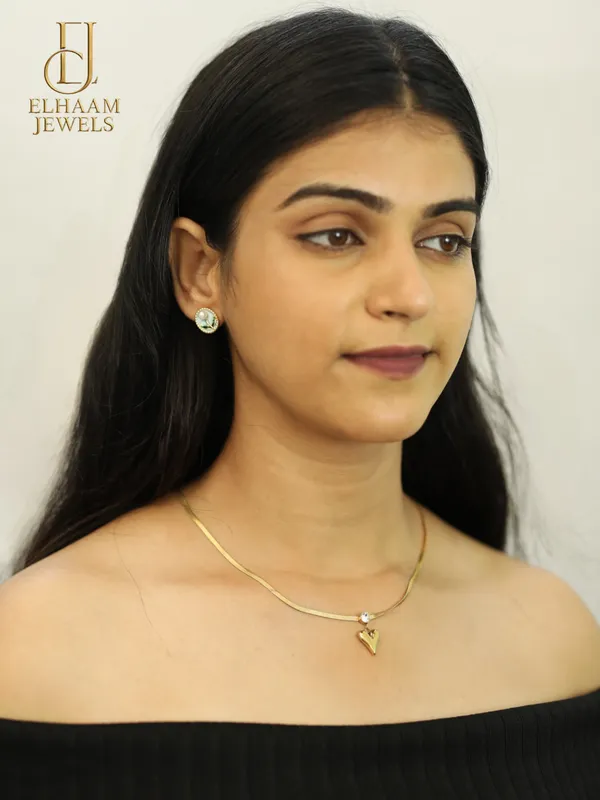 Gold_Traditional_Pearl_Flower_Stud_Earrings_Gold_Plated_Enamel_Design_For_Women