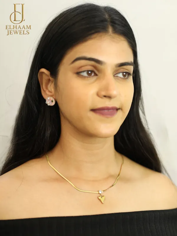Gold_Traditional_Flower_Pearl_Stud_Earrings_For_Women