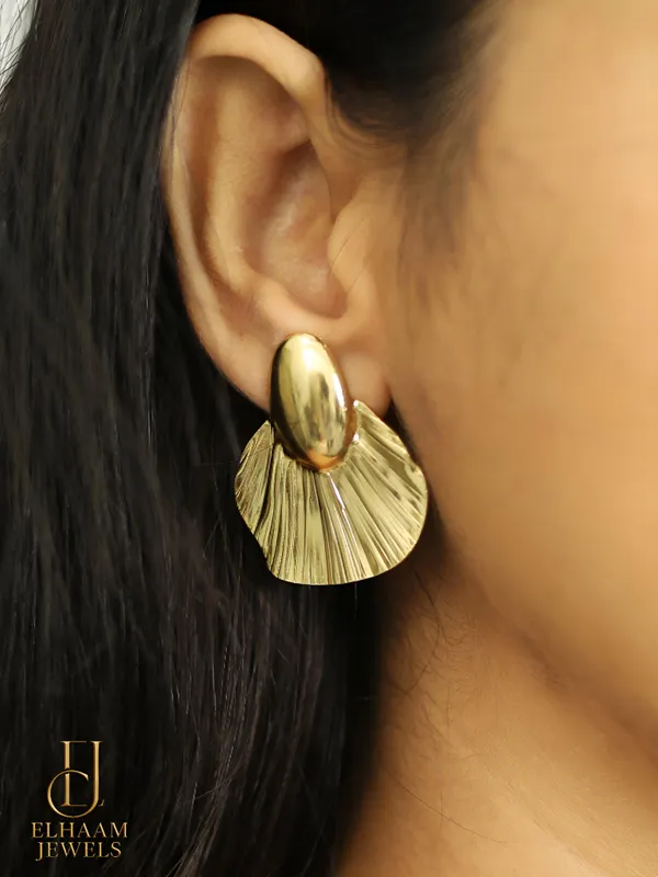 Gold_Traditional_Anti_Tarnish_Golden_Shell_Stud_Earrings_For_Women
