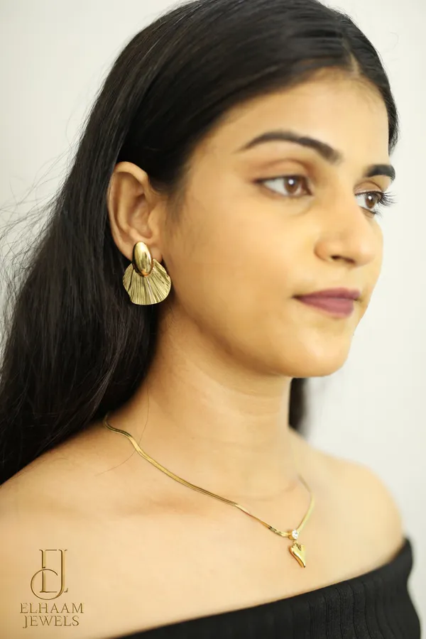 Gold_Traditional_Anti_Tarnish_Golden_Shell_Stud_Earrings_For_Women