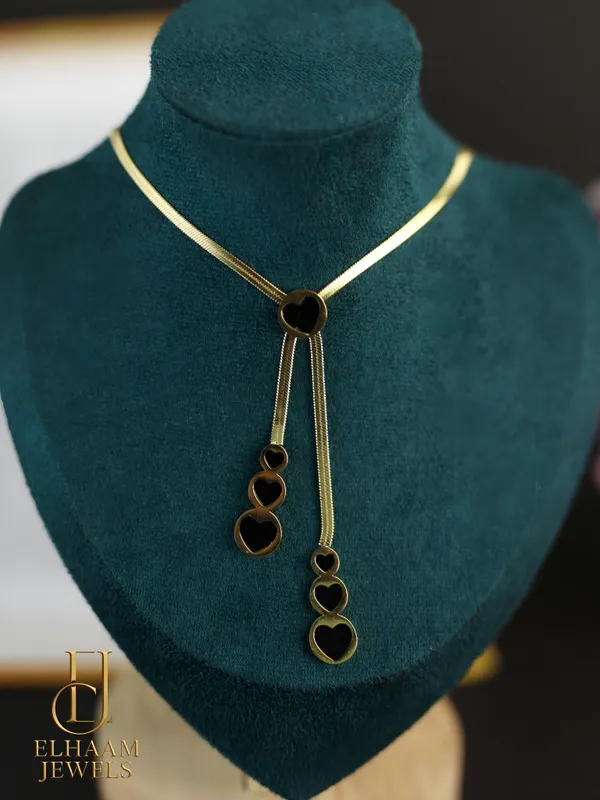 Gold_Traditional_Black_Heart_Drop_Gold_Plated_Necklace_For_Women