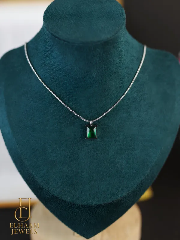 Gold_Traditional_Emerald_Green_Stone_Silverplated_Pendant_Necklace_For_Women